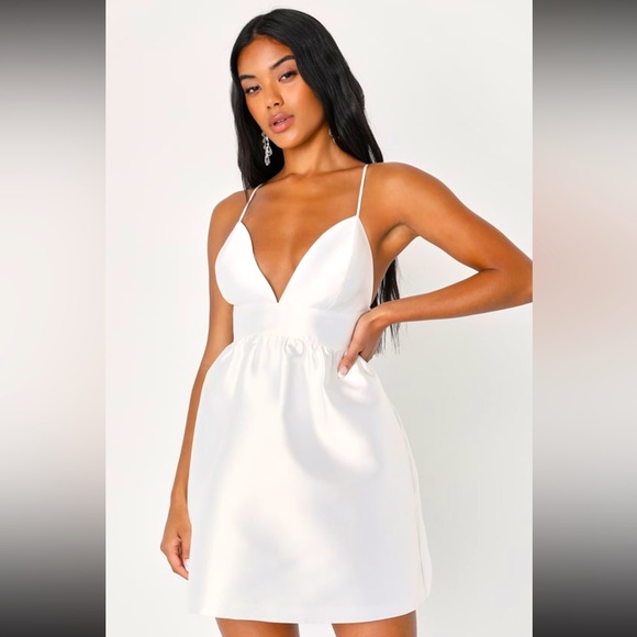 NWT White V-Neck Skater Mini Dress - Picture 3 of 6